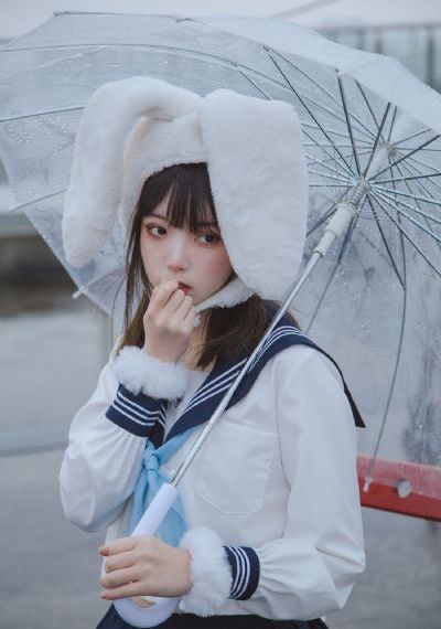 年轻的女秘书电影_4K高清迅雷在线观看